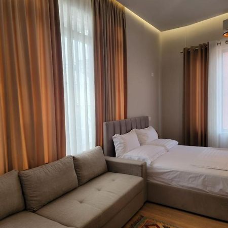 Berhami Studio Apartment Tiranë Luaran gambar