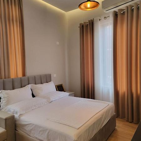 Berhami Studio Apartment Tiranë Luaran gambar