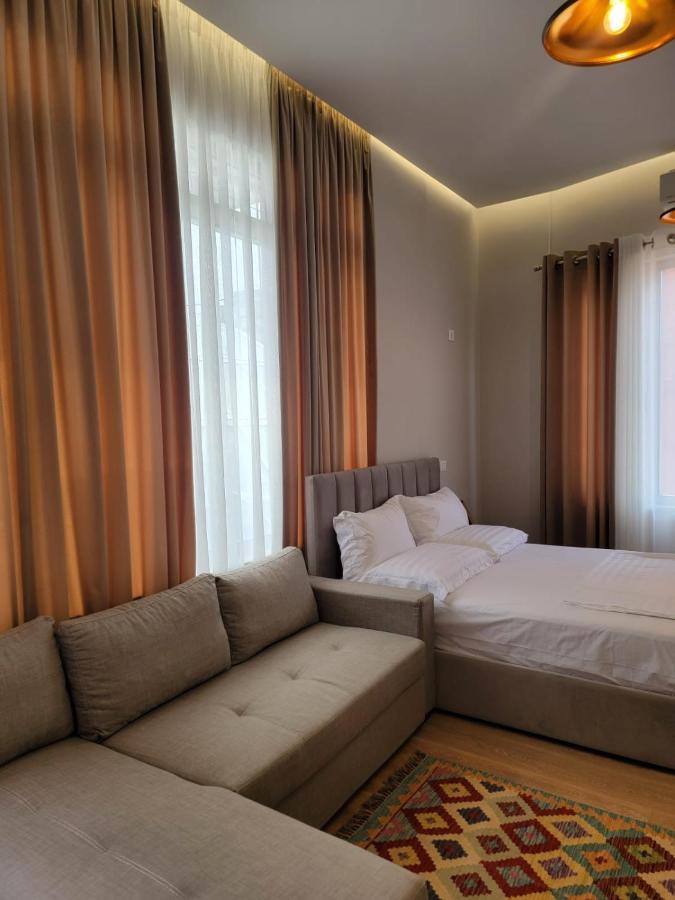 Berhami Studio Apartment Tiranë Luaran gambar