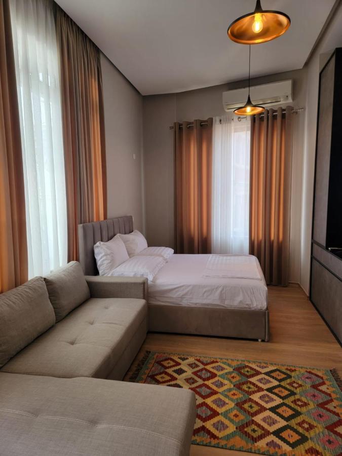 Berhami Studio Apartment Tiranë Luaran gambar