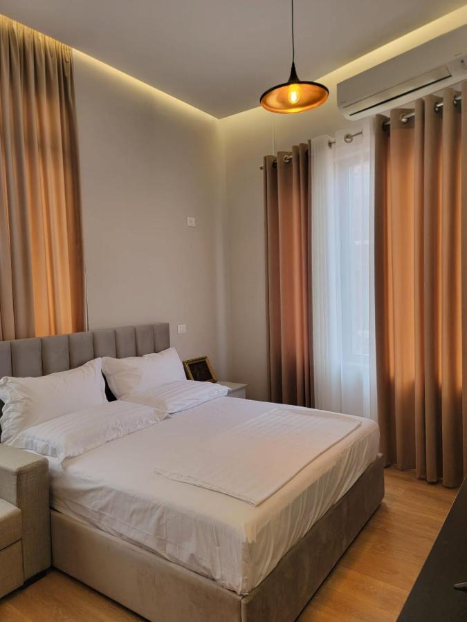 Berhami Studio Apartment Tiranë Luaran gambar
