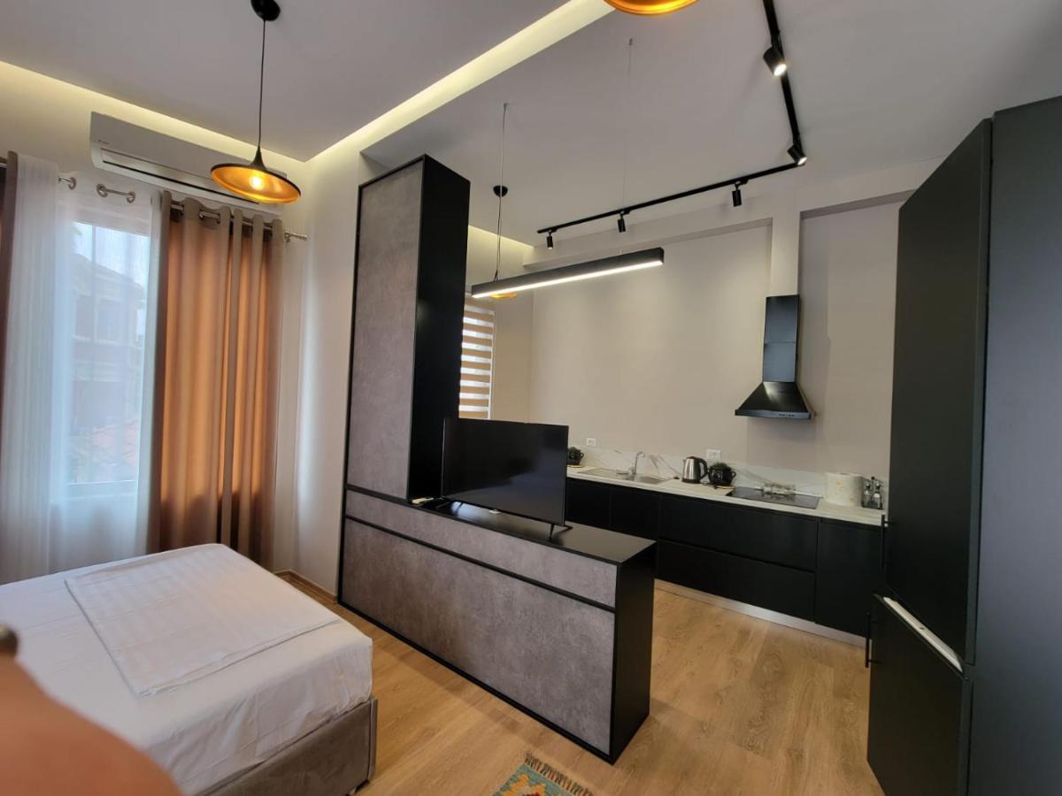 Berhami Studio Apartment Tiranë Luaran gambar